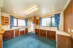KITCHEN- click for photo gallery